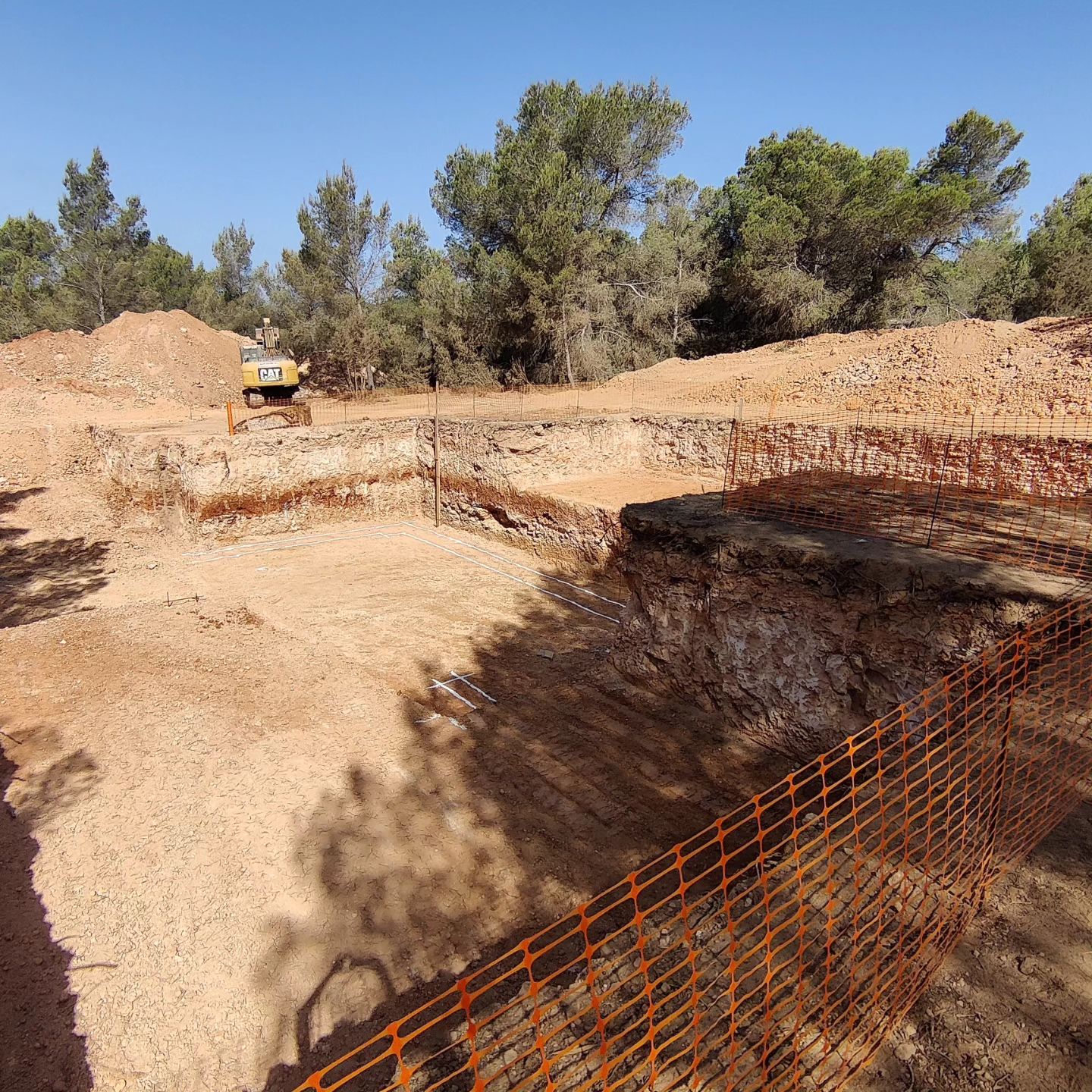 Saturday morning! En sus marcas...
#excavaciones #replanteo #work #construccion #start #eivissa #porticosyforjados